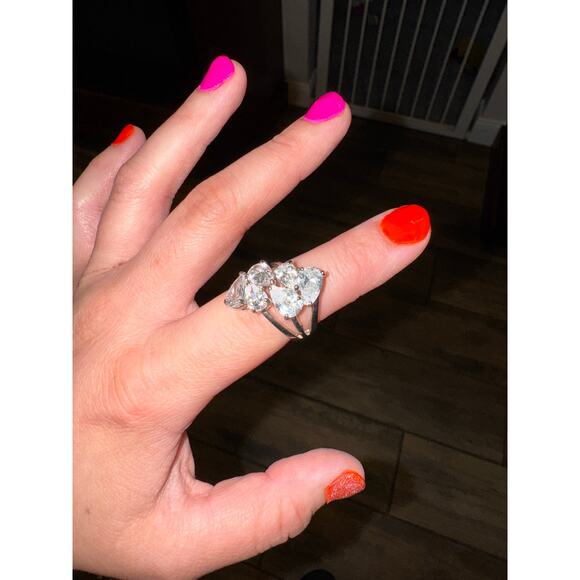 Ring / Crystal / Diamonds Ring / Silver / Pear-shaped cluster / Vintage /EUC - Picture 2 of 3